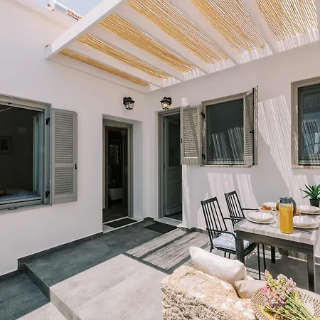 Eurus & Zephyrus Apartment *