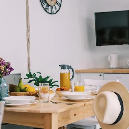 Eurus & Zephyrus Apartment *
