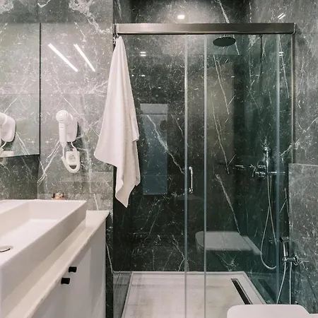 Eurus & Zephyrus Apartment *